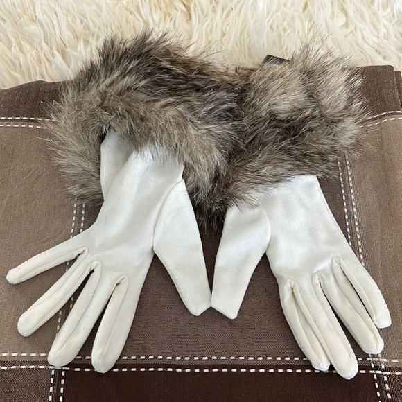 NWT Parkhurst 100% Wool Knit Glove with faux fur trim One Size - Picture 1 of 4